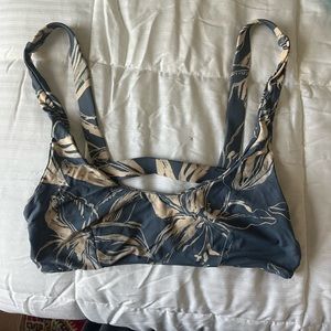 AMUSE SOCIETY BIKINI TOP.